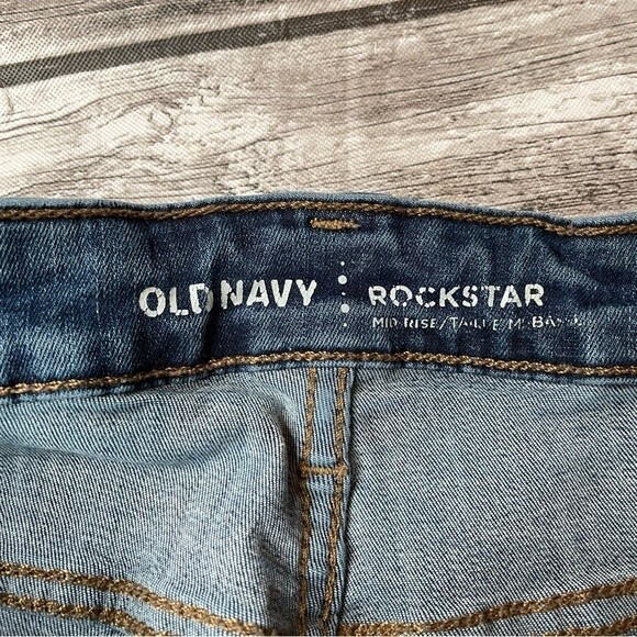 Old Navy Rockstar Skinny Leg Ripped Knee Mid Rise Jeans 4 Regular Stretch Denim - Picture 7 of 11